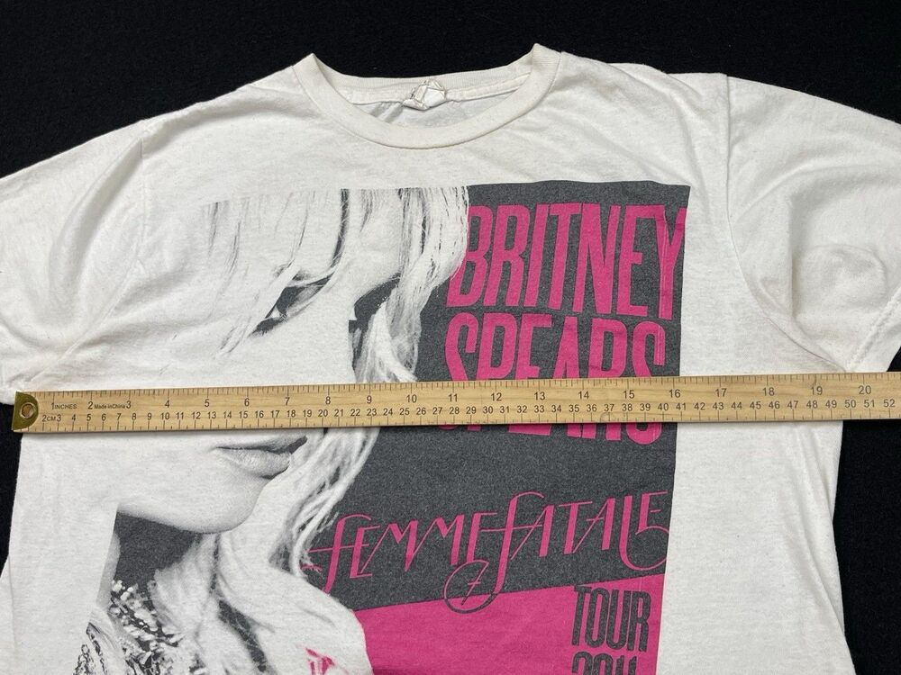 Britney Spears Size Medium Femme Fatale 2011 Tour White Short Sleeve T-Shirt - Picture 4 of 9